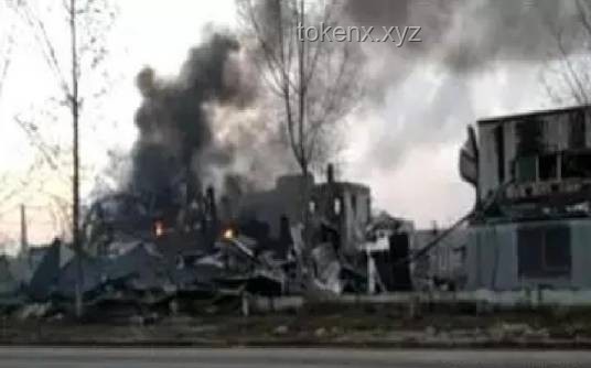航拍视角下的山东化工厂爆炸：浓烟背后的深度解析